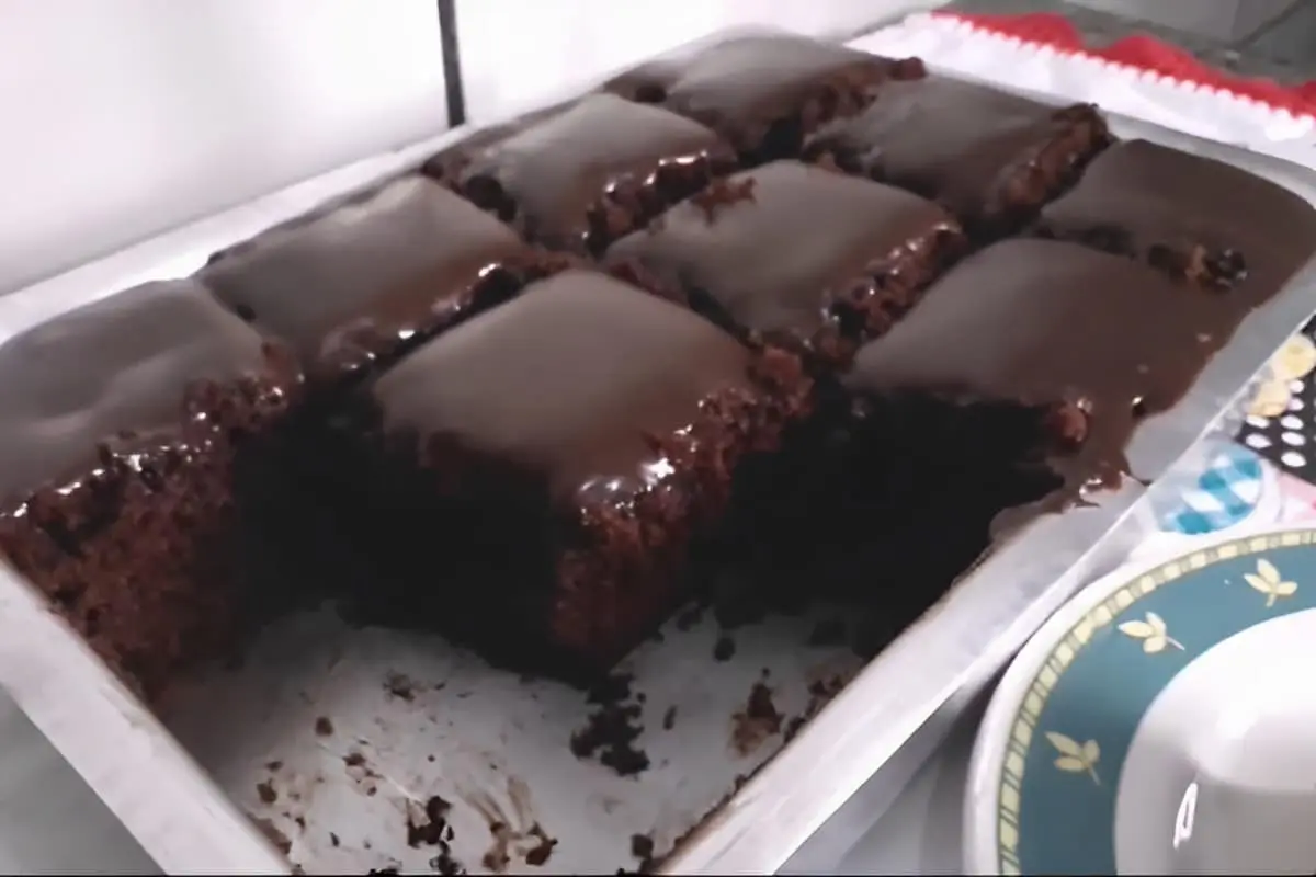 Bolo de Chocolate Fácil Para Deliciar Seus Convidados Hoje