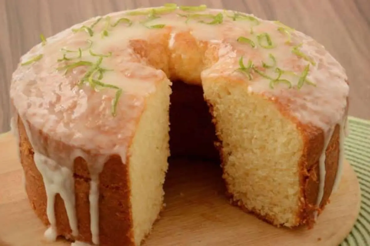 Bolo de Iogurte com Raspas de Limão Que Derrete na Boca